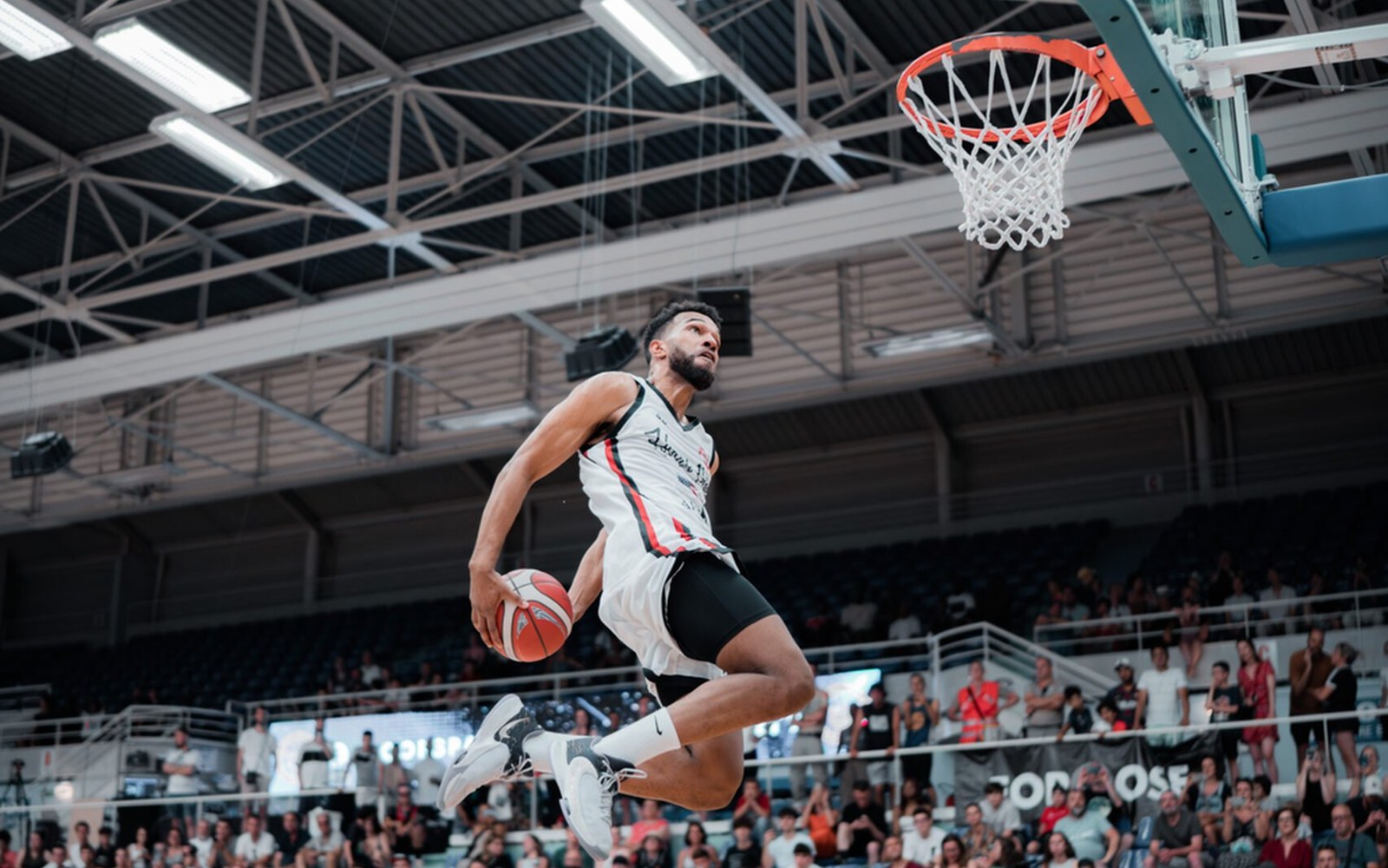 Dunk lors du tournoi Hoops Party